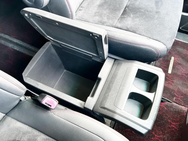 ヴェルファイア2.4Zゴールデンアイズ 4WD ローンが不安な方＜優遇ローン＞本州仕入　純正ナビ　後席モニター　両側パワースライド　電動リアゲート　ハーフレザー　2列目オットマンシート　7人乗り　HID　純正アルミ 4WD 2400 5Dr