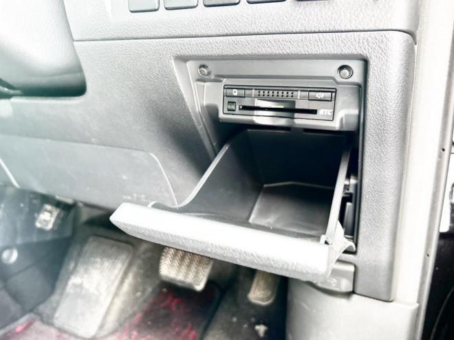 ヴェルファイア2.4Zゴールデンアイズ 4WD ローンが不安な方＜優遇ローン＞本州仕入　純正ナビ　後席モニター　両側パワースライド　電動リアゲート　ハーフレザー　2列目オットマンシート　7人乗り　HID　純正アルミ 4WD 2400 5Dr