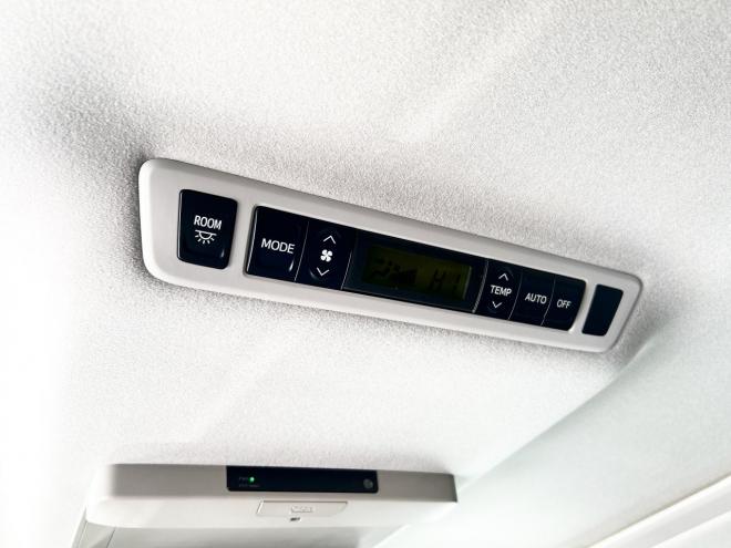 ヴェルファイア2.4Zゴールデンアイズ 4WD ローンが不安な方＜優遇ローン＞本州仕入　純正ナビ　後席モニター　両側パワースライド　電動リアゲート　ハーフレザー　2列目オットマンシート　7人乗り　HID　純正アルミ 4WD 2400 5Dr