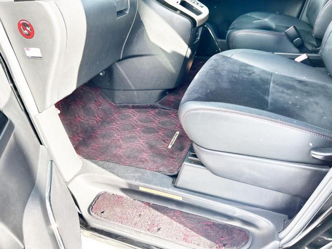 ヴェルファイア2.4Zゴールデンアイズ 4WD ローンが不安な方＜優遇ローン＞本州仕入　純正ナビ　後席モニター　両側パワースライド　電動リアゲート　ハーフレザー　2列目オットマンシート　7人乗り　HID　純正アルミ 4WD 2400 5Dr