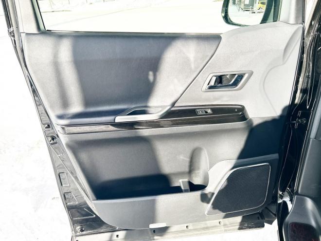 ヴェルファイア2.4Zゴールデンアイズ 4WD ローンが不安な方＜優遇ローン＞本州仕入　純正ナビ　後席モニター　両側パワースライド　電動リアゲート　ハーフレザー　2列目オットマンシート　7人乗り　HID　純正アルミ 4WD 2400 5Dr