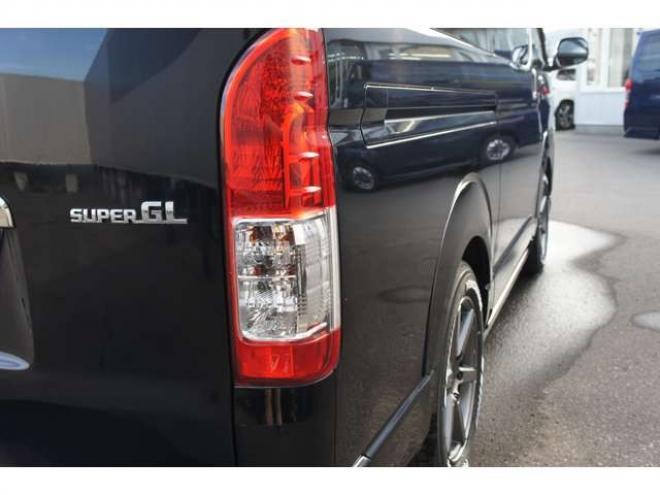 レジアスエース2.8 スーパーGL ダークプライムII ロングボディ ディーゼルターボ 4WD　415COBRA　S-6ボンネット&クリーンルック3Fリップ&ステージ2ルーフスポイラー&バッドラッカーSD-6　17インチAW　ヨコハマPARADA215/60R17　両側パワースライドドア　ETC　社外コンソールBOX 2800