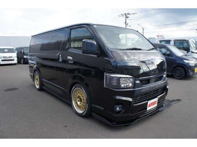 レジアスエース2.8 スーパーGL ダークプライム ロングボディ ディーゼルターボ 4WD　415COBRAコンプリート車両　ファントムヘッドライトシステム&ファントムゴールド18インチホイール&フェイスリフトキット&フルエアロ&フローティングリップ&ローフォルムフェンダー　玄武2インチダウンブロック 2800
