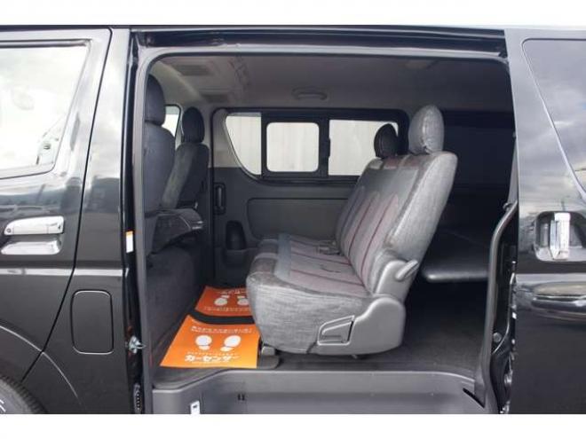 レジアスエース2.8 スーパーGL ダークプライム ロングボディ ディーゼルターボ 4WD　415COBRAコンプリート車両　ファントムヘッドライトシステム&ファントムゴールド18インチホイール&フェイスリフトキット&フルエアロ&フローティングリップ&ローフォルムフェンダー　玄武2インチダウンブロック 2800