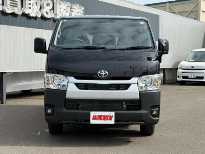 ハイエースバン2.8 DX ロング ディーゼルターボ 4WD　登録未使用車　寒冷地仕様　パノラミックビューモニター　デジタインナーミラー　LEDヘッドランプ　電動格納ミラーヒータ付　リアAC　リアヒーター　スライドドアイージークローザー　バックドアイージークローザー 登録済未使用車 2800