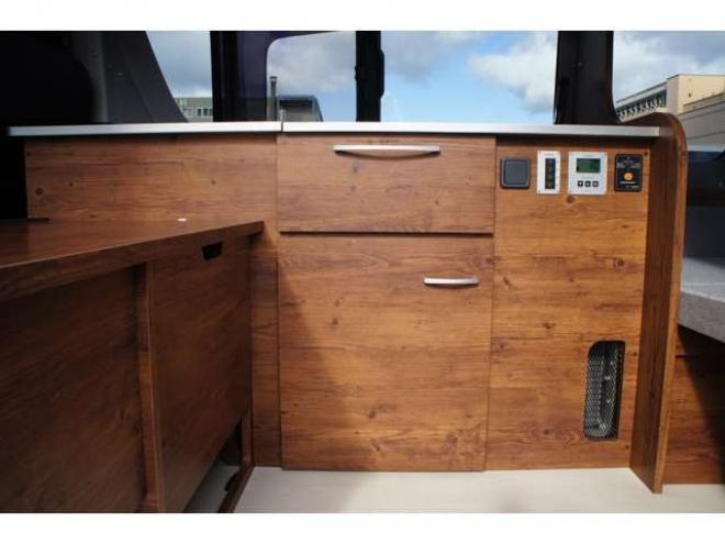 ハイエースバンスーパーロングHR　8人乗りキャンピング4WD　走行充電&外部充電&サブバッテリー　　　&FFヒーター&冷蔵庫&シンク&給排水　アルパインBIG-X&フリップダウン　415COBRAフロントリップ&バッドラッカー17AW　デジタルインナー　全方位カメラ 2700