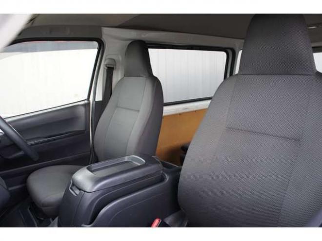 ハイエースバン2.8 DX ロング ディーゼルターボ 4WD　フロントシートセパレート仕様変更済　　　センターコンソール付　415COBRA丸目ライトキット&バッドラッカー16インチAW　415SAFARIフロントスポイラー　TOYOオープンカントリーR/T　電動格納ドアミラー 2800