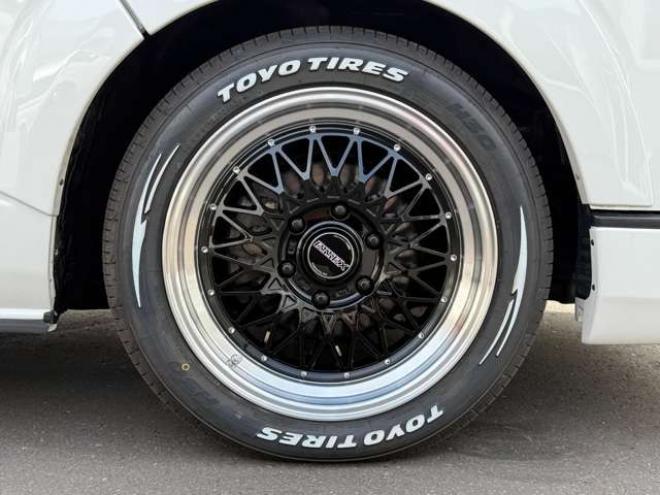 ハイエースバン2.8ダークプライムIIマルチロールトランスポータータイプIロングディーゼルターボ4WD　寒冷地仕様　ワンオーナー　ESSEX　ENCM17インチアルミ　ヨコハマパラダ　ESSEXフロントリップスポイラー　ローフォルムフェンダー　ローダウン　パワースライドドア　LEDテールランプ 2800