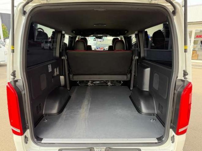 ハイエースバン2.8ダークプライムIIマルチロールトランスポータータイプIロングディーゼルターボ4WD　寒冷地仕様　ワンオーナー　ESSEX　ENCM17インチアルミ　ヨコハマパラダ　ESSEXフロントリップスポイラー　ローフォルムフェンダー　ローダウン　パワースライドドア　LEDテールランプ 2800