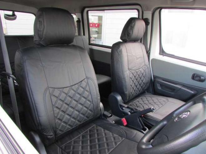 タウンエースバン1.5 GL 4WD　パートタイム4WD　ディスプレイオーディオ　リアヒーター　リアフォグ　GRIPMAX　MUDRAGE　M/Tホワイト　アイドリングストップ　横滑り防止　　フローティングビッグCarPlay対応　Bluetooth　社外14インチAW 1500