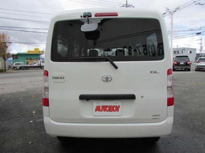 タウンエースバン1.5 GL 4WD　パートタイム4WD　ディスプレイオーディオ　リアヒーター　リアフォグ　GRIPMAX　MUDRAGE　M/Tホワイト　アイドリングストップ　横滑り防止　　フローティングビッグCarPlay対応　Bluetooth　社外14インチAW 1500