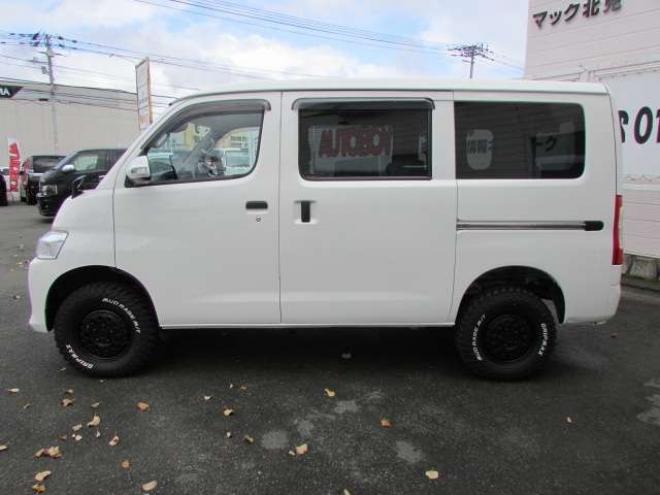 タウンエースバン1.5 GL 4WD　パートタイム4WD　ディスプレイオーディオ　リアヒーター　リアフォグ　GRIPMAX　MUDRAGE　M/Tホワイト　アイドリングストップ　横滑り防止　　フローティングビッグCarPlay対応　Bluetooth　社外14インチAW 1500