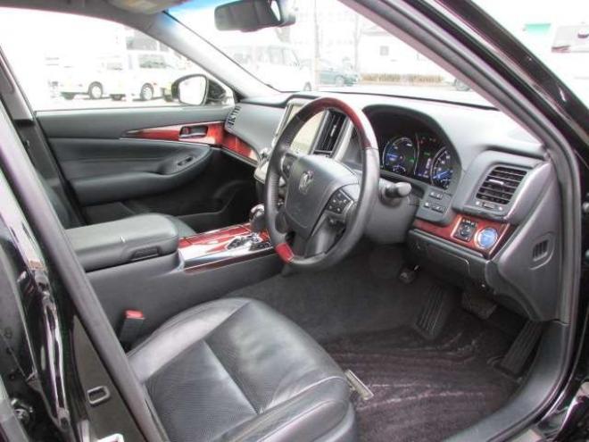 マジェスタ2.5 Four 4WD　プリクラッシュセーフティー/純正ナビ/フルセグTV/バックカメラ/LEDヘッドライト/ビルトインETC/全席シートヒーター/パワーシート/グリップヒーター/レーダークルーズコントロール 2500