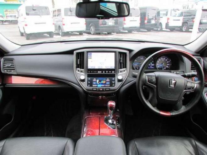 マジェスタ2.5 Four 4WD　プリクラッシュセーフティー/純正ナビ/フルセグTV/バックカメラ/LEDヘッドライト/ビルトインETC/全席シートヒーター/パワーシート/グリップヒーター/レーダークルーズコントロール 2500