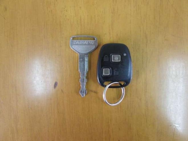 ハイゼットトラック エクストラ 3方開 4WD　パワーステアリング/パワーウィンドウ/エアコン/荷台作業灯/キーレス 660