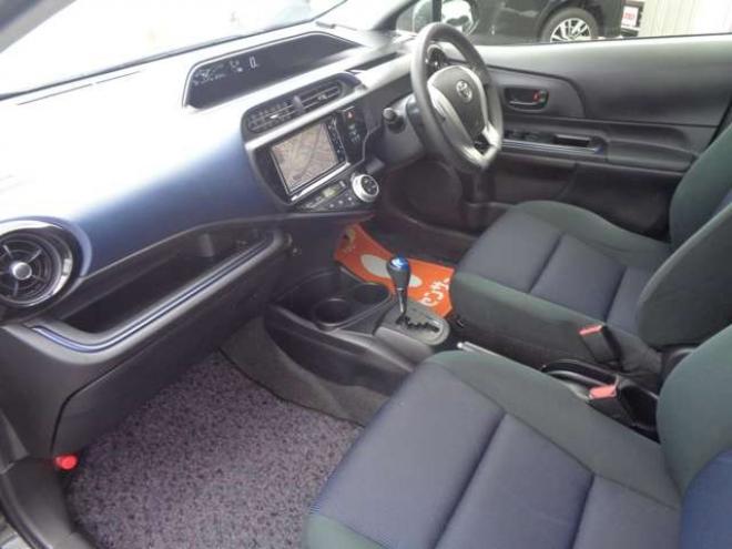 アクア1.5 S　スマートキー　純正ナビ　バックカメラ 2WD 1500