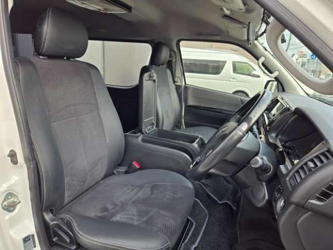 ハイエースバン2.7 スーパーGL ダークプライム ワイド ミドルルーフ ロングボディ 4WD　4WD　寒冷地仕様　両側パワスラ　スマキー　プッシュスタート　リアヒーター&クーラー　アルパインインナーミラー&フリップダウンモニター　社外メモリナビ　フルセグTV　ETC　ベッドキッド　Bカメラ 2700