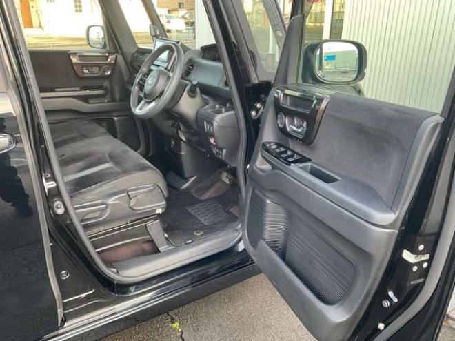 N-BOXカスタム 660 G L ホンダセンシング 4WD　純正ナビ・TV　バックカメラ　両側パワスラ　純正エンジンスターター　プッシュスタート　クルコン　ETC　LEDヘッドライト　フォグランプ　シートヒーター　ドラレコ　bluetooth 660