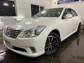 クラウン　後期型　禁煙車　Ｂｌｕｅｔｏｏｔｈ　ヴェルサンディ１７インチＡＷ　純正１６ＡＷ＋スタッドレスタイヤ付　純正ナビ　フルセグ地デジ　ＤＶＤ再生　バックカメラ　クルーズコントロール　電動サンシェード　ＥＴＣ 4WD 2500 4Dr