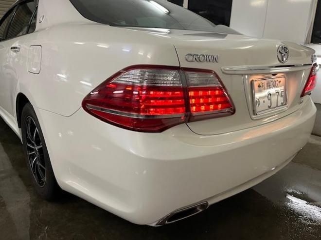 クラウン後期型　禁煙車　Ｂｌｕｅｔｏｏｔｈ　ヴェルサンディ１７インチＡＷ　純正１６ＡＷ＋スタッドレスタイヤ付　純正ナビ　フルセグ地デジ　ＤＶＤ再生　バックカメラ　クルーズコントロール　電動サンシェード　ＥＴＣ 4WD 2500 4Dr