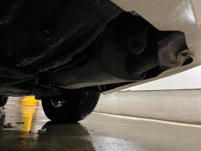 クラウン後期型　禁煙車　Ｂｌｕｅｔｏｏｔｈ　ヴェルサンディ１７インチＡＷ　純正１６ＡＷ＋スタッドレスタイヤ付　純正ナビ　フルセグ地デジ　ＤＶＤ再生　バックカメラ　クルーズコントロール　電動サンシェード　ＥＴＣ 4WD 2500 4Dr