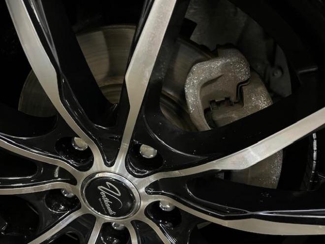 クラウン後期型　禁煙車　Ｂｌｕｅｔｏｏｔｈ　ヴェルサンディ１７インチＡＷ　純正１６ＡＷ＋スタッドレスタイヤ付　純正ナビ　フルセグ地デジ　ＤＶＤ再生　バックカメラ　クルーズコントロール　電動サンシェード　ＥＴＣ 4WD 2500 4Dr