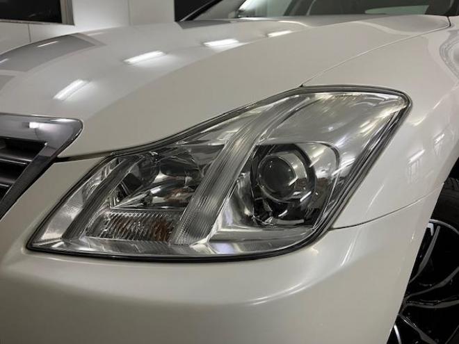 クラウン後期型　禁煙車　Ｂｌｕｅｔｏｏｔｈ　ヴェルサンディ１７インチＡＷ　純正１６ＡＷ＋スタッドレスタイヤ付　純正ナビ　フルセグ地デジ　ＤＶＤ再生　バックカメラ　クルーズコントロール　電動サンシェード　ＥＴＣ 4WD 2500 4Dr