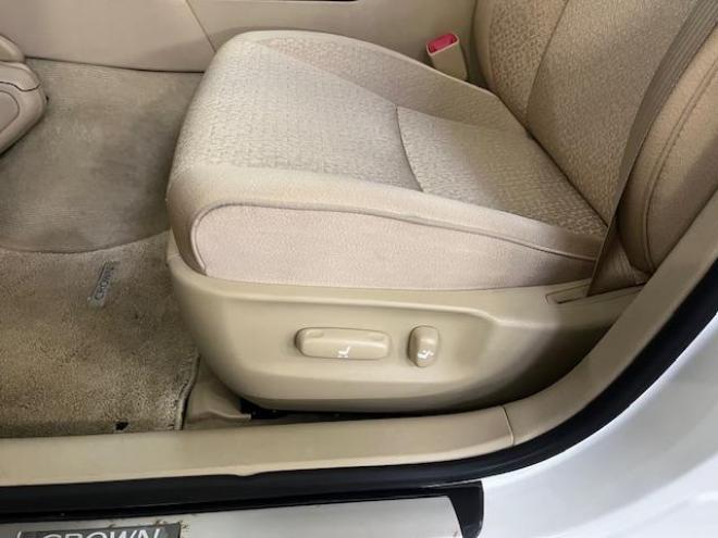 クラウン後期型　禁煙車　Ｂｌｕｅｔｏｏｔｈ　ヴェルサンディ１７インチＡＷ　純正１６ＡＷ＋スタッドレスタイヤ付　純正ナビ　フルセグ地デジ　ＤＶＤ再生　バックカメラ　クルーズコントロール　電動サンシェード　ＥＴＣ 4WD 2500 4Dr