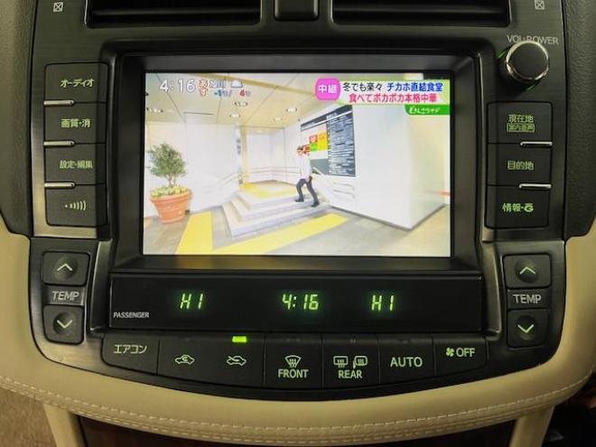 クラウン後期型　禁煙車　Ｂｌｕｅｔｏｏｔｈ　ヴェルサンディ１７インチＡＷ　純正１６ＡＷ＋スタッドレスタイヤ付　純正ナビ　フルセグ地デジ　ＤＶＤ再生　バックカメラ　クルーズコントロール　電動サンシェード　ＥＴＣ 4WD 2500 4Dr