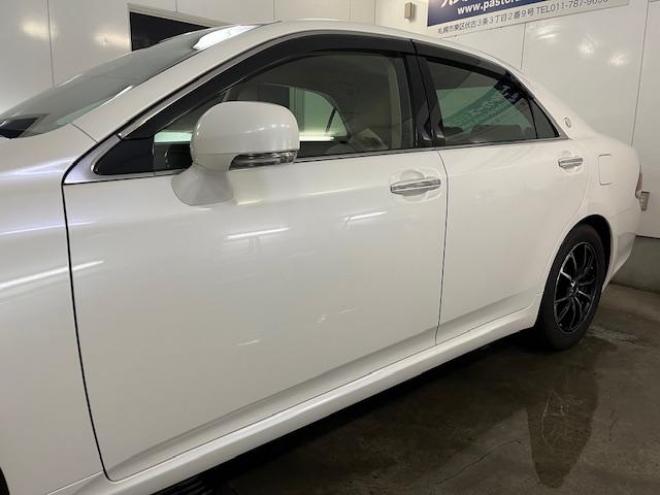 クラウン後期型　禁煙車　Ｂｌｕｅｔｏｏｔｈ　ヴェルサンディ１７インチＡＷ　純正１６ＡＷ＋スタッドレスタイヤ付　純正ナビ　フルセグ地デジ　ＤＶＤ再生　バックカメラ　クルーズコントロール　電動サンシェード　ＥＴＣ 4WD 2500 4Dr