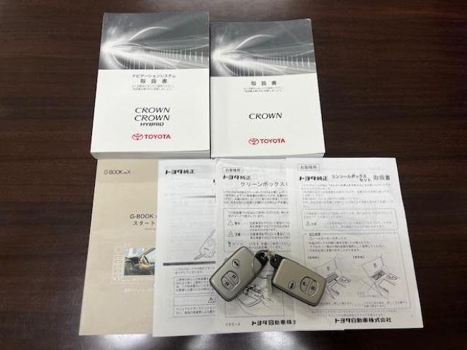 クラウン後期型　禁煙車　Ｂｌｕｅｔｏｏｔｈ　ヴェルサンディ１７インチＡＷ　純正１６ＡＷ＋スタッドレスタイヤ付　純正ナビ　フルセグ地デジ　ＤＶＤ再生　バックカメラ　クルーズコントロール　電動サンシェード　ＥＴＣ 4WD 2500 4Dr