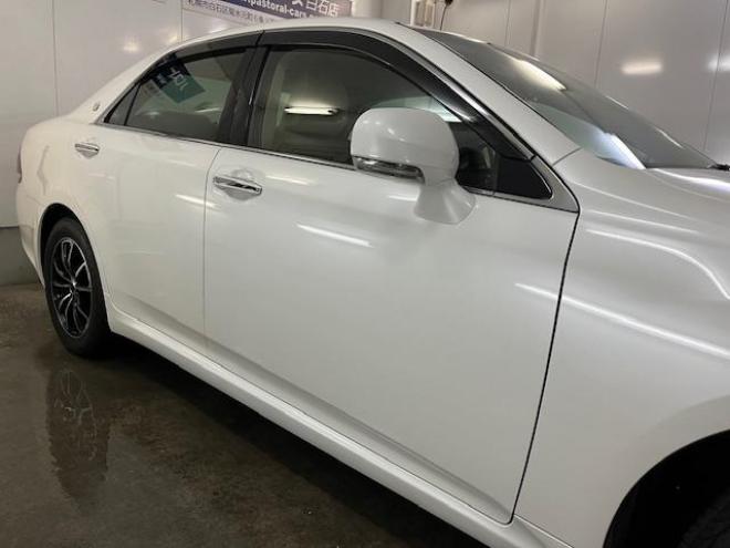 クラウン後期型　禁煙車　Ｂｌｕｅｔｏｏｔｈ　ヴェルサンディ１７インチＡＷ　純正１６ＡＷ＋スタッドレスタイヤ付　純正ナビ　フルセグ地デジ　ＤＶＤ再生　バックカメラ　クルーズコントロール　電動サンシェード　ＥＴＣ 4WD 2500 4Dr