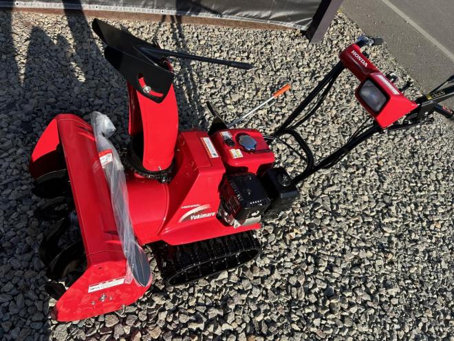 除雪機ホンダHSS655n 6馬力現行販売モデル　セル付き　　　
点検整備塗装済み美品