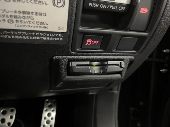 レガシィワゴン本州仕入　禁煙車　衝突軽減ブレーキ　車線逸脱警報　純正ブラックハーフレザーシート　カロッツェリアナビ　フルセグ地デジ　ＤＶＤ再生　Ｂｌｕｅｔｏｏｔｈオーディオ　バックカメラ　電動パーキング　前後ソナー 4WD 2500 5Dr