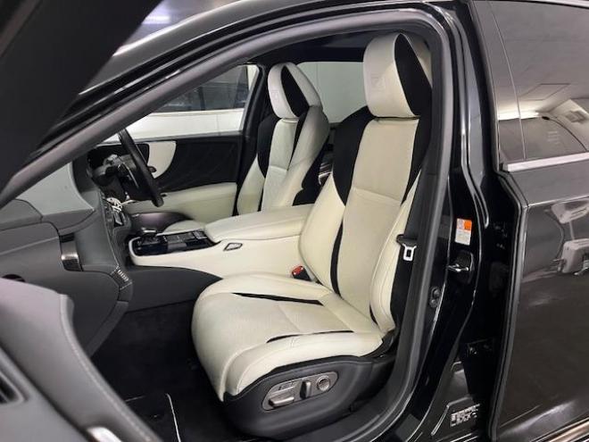 レクサス本州仕入　ワンオーナー　寒冷地仕様　マークレビンソン　電動ムーンルーフ　純正２０インチＡＷ　純正１９ＡＷ＋スタッドレスタイヤ付　デジタルインナーミラー　ヘッドアップディプレイ　純正ドライブレコーダー 4WD 3500 4Dr