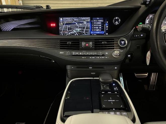 レクサス本州仕入　ワンオーナー　寒冷地仕様　マークレビンソン　電動ムーンルーフ　純正２０インチＡＷ　純正１９ＡＷ＋スタッドレスタイヤ付　デジタルインナーミラー　ヘッドアップディプレイ　純正ドライブレコーダー 4WD 3500 4Dr