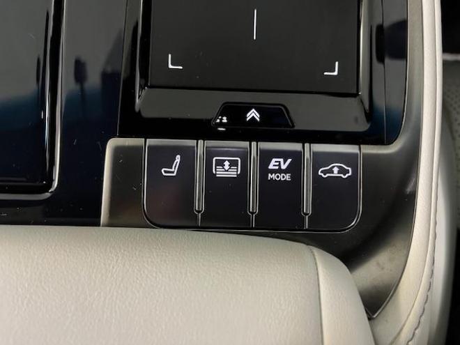 レクサス本州仕入　ワンオーナー　寒冷地仕様　マークレビンソン　電動ムーンルーフ　純正２０インチＡＷ　純正１９ＡＷ＋スタッドレスタイヤ付　デジタルインナーミラー　ヘッドアップディプレイ　純正ドライブレコーダー 4WD 3500 4Dr