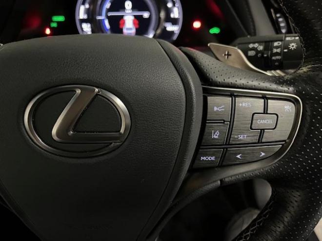 レクサス本州仕入　ワンオーナー　寒冷地仕様　マークレビンソン　電動ムーンルーフ　純正２０インチＡＷ　純正１９ＡＷ＋スタッドレスタイヤ付　デジタルインナーミラー　ヘッドアップディプレイ　純正ドライブレコーダー 4WD 3500 4Dr