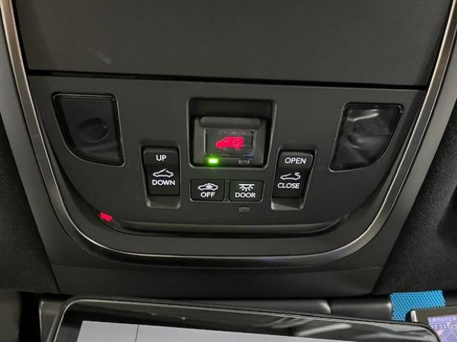 レクサス本州仕入　ワンオーナー　寒冷地仕様　マークレビンソン　電動ムーンルーフ　純正２０インチＡＷ　純正１９ＡＷ＋スタッドレスタイヤ付　デジタルインナーミラー　ヘッドアップディプレイ　純正ドライブレコーダー 4WD 3500 4Dr
