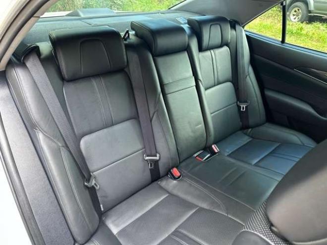 クラウンアスリート 2.5 G i-Four 4WD　サンルーフ　黒皮シート　レーダークルーズ　ETC　パワステ　パワーウィンドウ　純正ナビ　純正アルミ　ABS　キーレスエントリー 2500