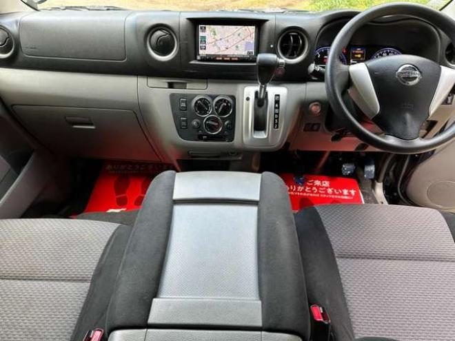 キャラバンNV350 2.5 プレミアムGX ロングボディ ディーゼルターボ 4WD　パワステ　パワーウィンドウ　純正ナビ　社外アルミ　ABS　リアヒーター　フルセグ　バックカメラ　ETC　キーレス　両側スライドドア 2500