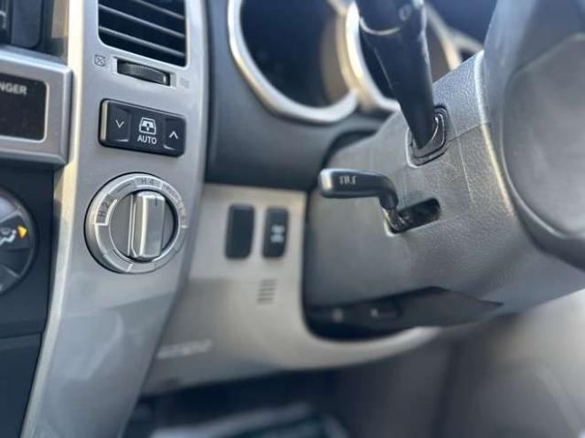 ハイラックスサーフ3.4 SSR-X 4WD　アルミホイール　エアコン　パワステ　パワーウィンドウ　キーレスエントリー　アルミホイール　社外ナビ　バックカメラ　リフトアップ　ETC 3400