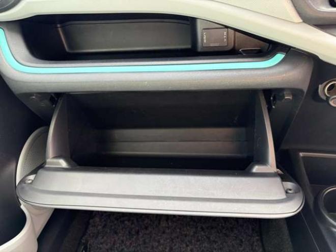 アクア1.5 S　プッシュスタート　スマートキー　純正ナビ7インチ　フルセグTV　Bluetooth　CD/DVD　FM/AM　フルオートエアコン　電動格納ミラー 2WD 1500