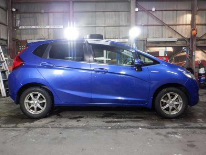 フィット1.5 ハイブリッド Fパッケージ 4WD　ナビ・TV・Bluetooth・LEDヘッドライト・ワイパーデアイサー・純正エンスタ・フォグランプ・スマートキー・プッシュスタート・寒冷地仕様 1500