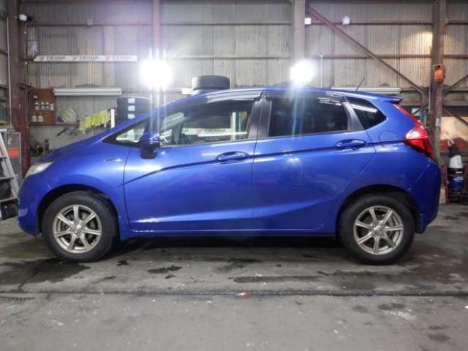 フィット1.5 ハイブリッド Fパッケージ 4WD　ナビ・TV・Bluetooth・LEDヘッドライト・ワイパーデアイサー・純正エンスタ・フォグランプ・スマートキー・プッシュスタート・寒冷地仕様 1500