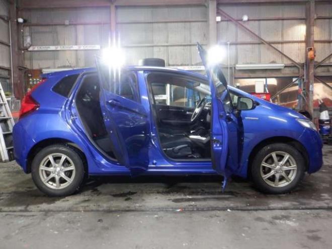 フィット1.5 ハイブリッド Fパッケージ 4WD　ナビ・TV・Bluetooth・LEDヘッドライト・ワイパーデアイサー・純正エンスタ・フォグランプ・スマートキー・プッシュスタート・寒冷地仕様 1500