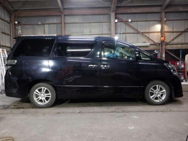 ヴェルファイア2.4 Z プラチナセレクション 4WD　ナビ・TV・Bカメラ・両側電動・電動Rゲート・スマートキー・プッシュスタート・HID・クリアランスソナ・リアモニター・オットマン・クルコン 2400