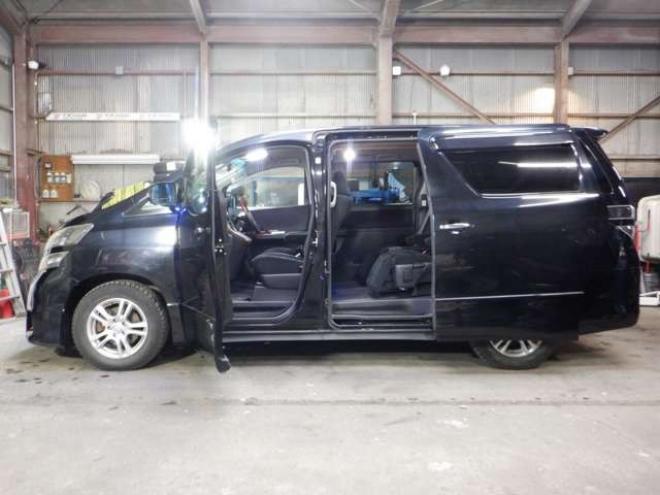 ヴェルファイア2.4 Z プラチナセレクション 4WD　ナビ・TV・Bカメラ・両側電動・電動Rゲート・スマートキー・プッシュスタート・HID・クリアランスソナ・リアモニター・オットマン・クルコン 2400