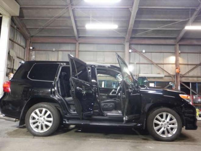 ランドクルーザー200 4.6 ZX 4WD　本州仕入・ナビ・TV・B/T・サンルーフ・革　Bカメラ・ガナドールマフラー・ヒッチメンバー・シートヒーター・エアコン・電動シート・電動リアゲート 4600