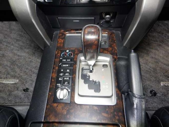 ランドクルーザー200 4.6 ZX 4WD　本州仕入・ナビ・TV・B/T・サンルーフ・革　Bカメラ・ガナドールマフラー・ヒッチメンバー・シートヒーター・エアコン・電動シート・電動リアゲート 4600